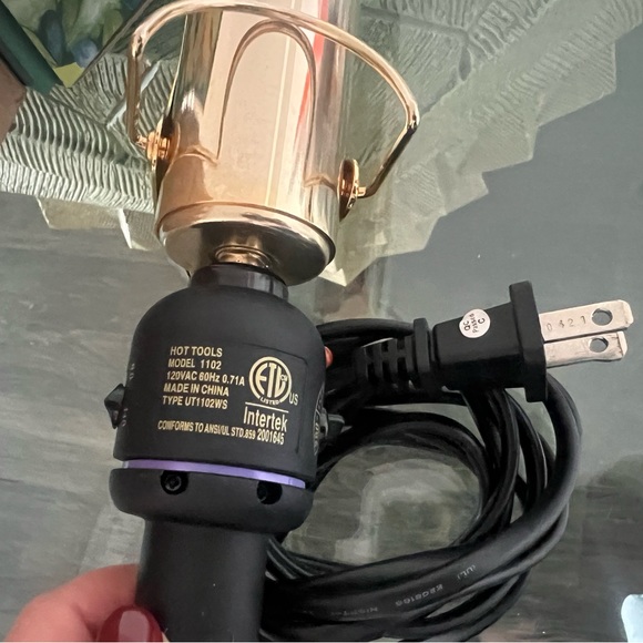 Hot Tools Pro Artist 24K Gold Curling Iron | (1-1/2 in) - Picture 5 of 6